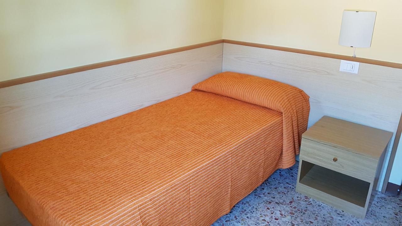 Albergo Meuble Olivi Toscolano-Maderno Exterior foto