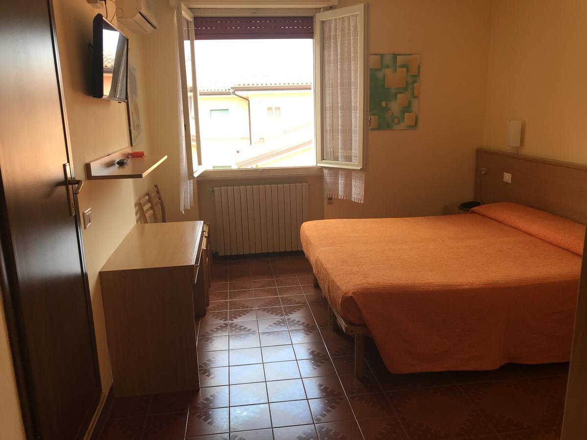 Albergo Meuble Olivi Toscolano-Maderno Exterior foto